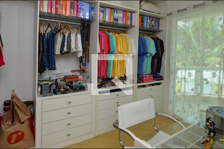 Casa de condomínio para alugar com 380m², 4 quartos e 3 vagasCloset da suíte 3