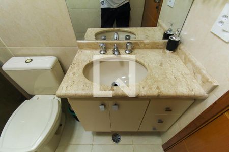 Casa de condomínio à venda com 210m², 3 quartos e 2 vagas Casa de condomínio à venda com 210m², 3 quartos e 2 vagasBanheiro