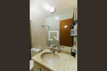 Casa de condomínio à venda com 210m², 3 quartos e 2 vagas Casa de condomínio à venda com 210m², 3 quartos e 2 vagasBanheiro