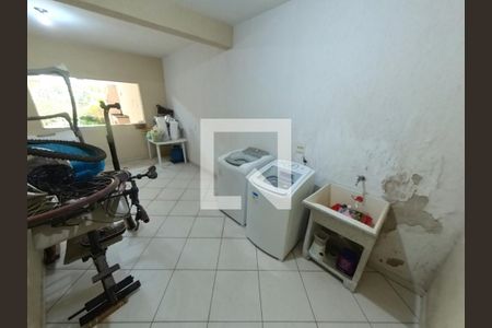 Casa à venda com 306m², 3 quartos e 7 vagasLavanderia