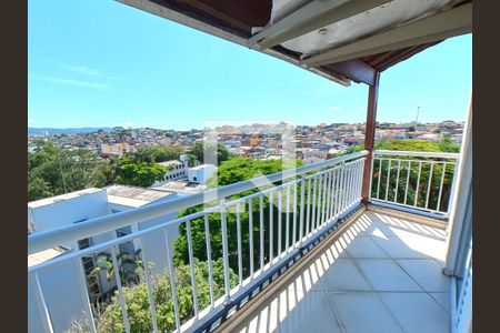 Casa à venda com 306m², 3 quartos e 7 vagasVaranda Quarto 1