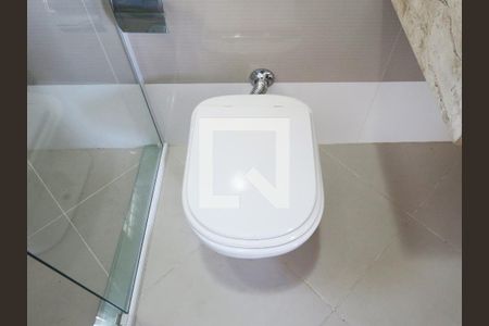 Casa à venda com 306m², 3 quartos e 7 vagasBanheiro Quarto 1 - Privada