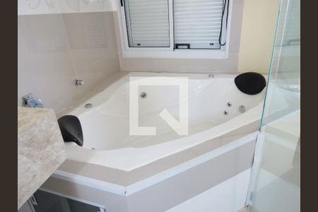 Casa à venda com 306m², 3 quartos e 7 vagasBanheiro Quarto 1 - Hidromassagem