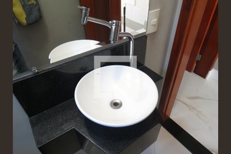 Casa à venda com 306m², 3 quartos e 7 vagasBanheiro Social - Cuba