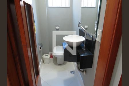 Casa à venda com 306m², 3 quartos e 7 vagasBanheiro Social