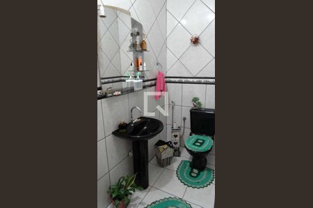 Casa à venda com 130m², 3 quartos e sem vaga Casa à venda com 130m², 3 quartos e sem vagaBanheiro