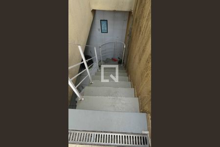 Casa à venda com 130m², 3 quartos e sem vaga Casa à venda com 130m², 3 quartos e sem vagaEscada