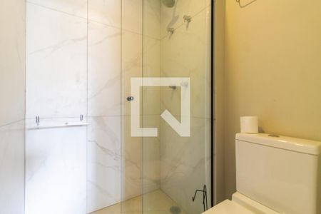 Banheiro de kitnet/studio para alugar com 1 quarto, 19m² em Pinheiros, São Paulo