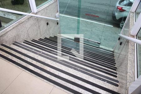 Apartamento para alugar com 90m², 2 quartos e 1 vagaescada