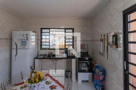 Casa à venda com 175m², 2 quartos e 2 vagas Casa à venda com 175m², 2 quartos e 2 vagasCozinha