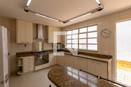 Casa à venda com 360m², 4 quartos e 4 vagas Casa à venda com 360m², 4 quartos e 4 vagasCozinha