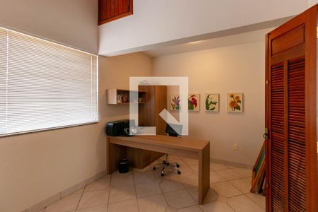 Casa à venda com 360m², 4 quartos e 4 vagas Casa à venda com 360m², 4 quartos e 4 vagasQuarto Suíte