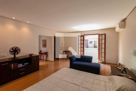 Casa à venda com 360m², 4 quartos e 4 vagas Casa à venda com 360m², 4 quartos e 4 vagasQuarto Suíte