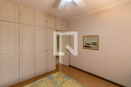 Casa à venda com 360m², 4 quartos e 4 vagas Casa à venda com 360m², 4 quartos e 4 vagasQuarto 1