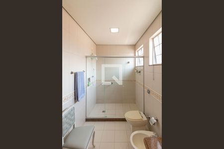 Casa à venda com 360m², 4 quartos e 4 vagas Casa à venda com 360m², 4 quartos e 4 vagasBanheiro da Suíte