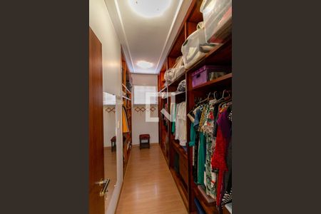 Casa à venda com 360m², 4 quartos e 4 vagas Casa à venda com 360m², 4 quartos e 4 vagasQuarto Suíte