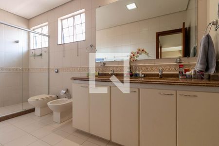 Casa à venda com 360m², 4 quartos e 4 vagas Casa à venda com 360m², 4 quartos e 4 vagasBanheiro da Suíte