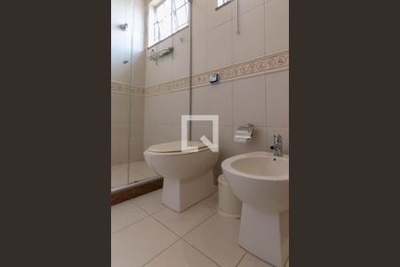 Casa à venda com 360m², 4 quartos e 4 vagas Casa à venda com 360m², 4 quartos e 4 vagasBanheiro da Suíte