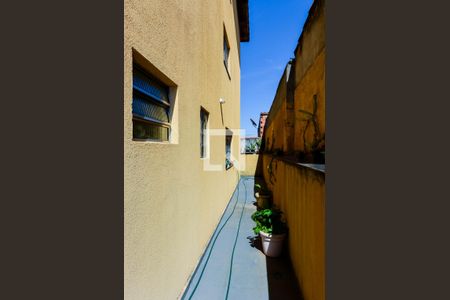 Casa à venda com 230m², 3 quartos e 7 vagasCorredor Lateral 