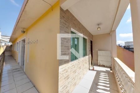 Casa para alugar com 80m², 2 quartos e sem vaga Corredor externo