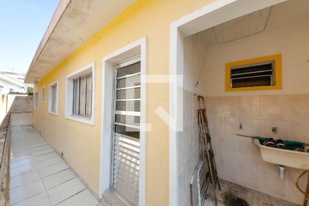 Casa para alugar com 80m², 2 quartos e sem vaga Corredor externo