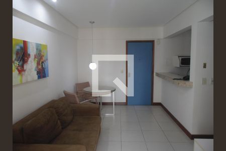 Sala  de apartamento para alugar com 1 quarto, 55m² em Caminho das Árvores, Salvador
