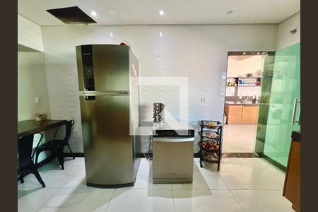 Casa para alugar com 620m², 5 quartos e 10 vagasCozinha 