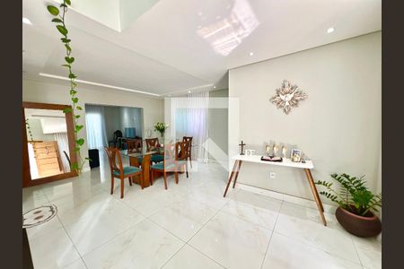 Sala de casa à venda com 5 quartos, 620m² em Cabral, Contagem