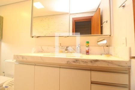 Casa de condomínio à venda com 700m², 4 quartos e 6 vagasBanheiro