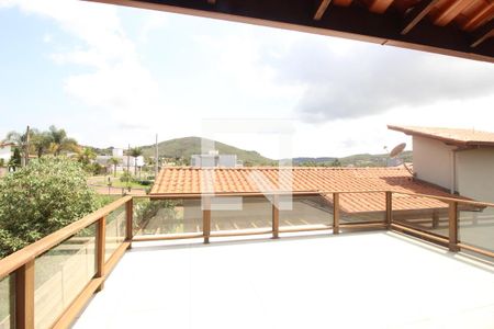 Casa de condomínio à venda com 700m², 4 quartos e 6 vagasTerraço