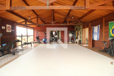 Casa de condomínio à venda com 700m², 4 quartos e 6 vagasAcademia