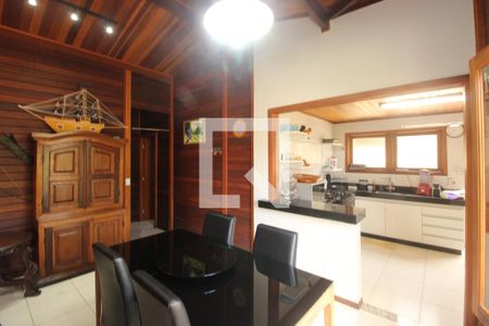 Casa de condomínio à venda com 700m², 4 quartos e 6 vagasSala