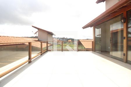 Casa de condomínio à venda com 700m², 4 quartos e 6 vagasTerraço