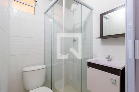 Banheiro de kitnet/studio para alugar com 1 quarto, 18m² em Vila Bertioga, São Paulo