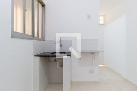 Cozinha de kitnet/studio para alugar com 1 quarto, 18m² em Vila Bertioga, São Paulo