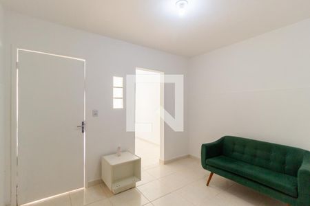 Sala de kitnet/studio para alugar com 1 quarto, 28m² em Vila Bertioga, São Paulo