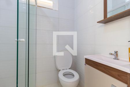 Banheiro de kitnet/studio para alugar com 1 quarto, 28m² em Vila Bertioga, São Paulo