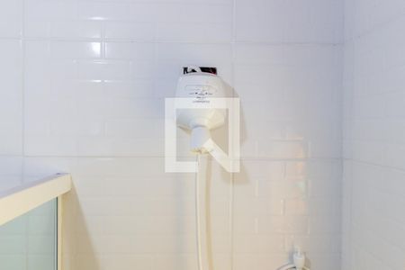 Detalhe - Banheiro de kitnet/studio para alugar com 1 quarto, 20m² em Vila Bertioga, São Paulo