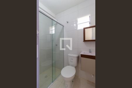 Banheiro de kitnet/studio para alugar com 1 quarto, 35m² em Vila Bertioga, São Paulo