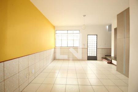 Sala de casa à venda com 3 quartos, 90m² em João Pinheiro, Belo Horizonte