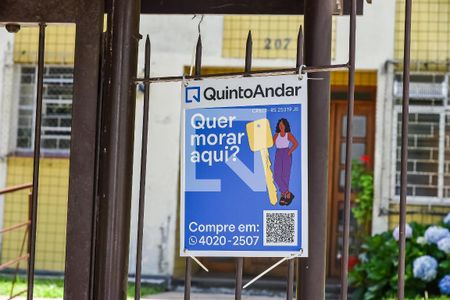 Apartamento à venda com 60m², 2 quartos e 1 vagaPlaquinha instalada na fachada do imóvel