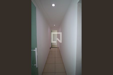 Corredor de apartamento para alugar com 2 quartos, 85m² em Olaria, Rio de Janeiro