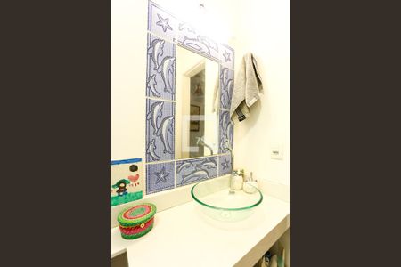 Casa de condomínio à venda com 68m², 2 quartos e 1 vagaBanheiro