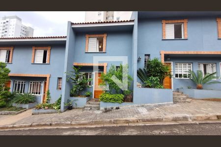 Casa de condomínio à venda com 68m², 2 quartos e 1 vagaFachada