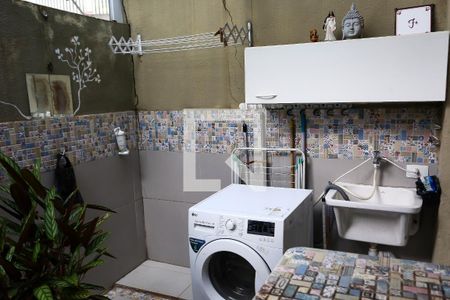 Casa de condomínio à venda com 68m², 2 quartos e 1 vagaÁrea de serviço