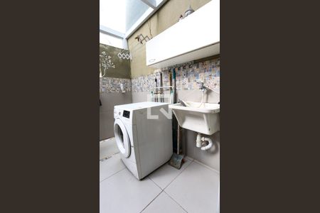 Casa de condomínio à venda com 68m², 2 quartos e 1 vagaÁrea de serviço