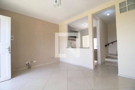 Sala de casa de condomínio para alugar com 2 quartos, 125m² em Parque Rincão, Cotia