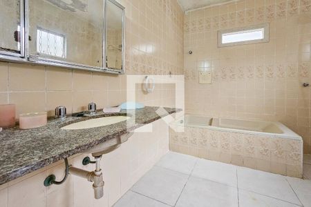 Casa para alugar com 480m², 4 quartos e 4 vagasBanheiro da suíte 1