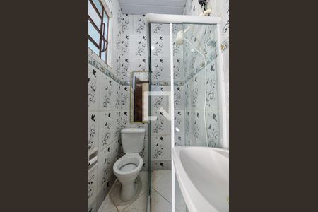 Banheiro de casa à venda com 1 quarto, 68m² em Fonseca, Niterói