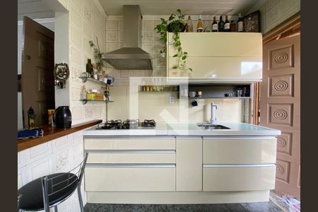 Casa à venda com 240m², 2 quartos e 2 vagasCozinha